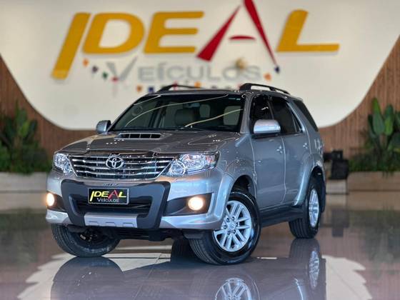 TOYOTA HILUX SW4 3.0 SRV 4X4 16V TURBO INTERCOOLER DIESEL 4P AUTOMÁTICO TOYOTA HILUX SW4 3.0 SRV 4X4 16V TURBO INTERCOOLER DIESEL 4P AUTOMÁTICO